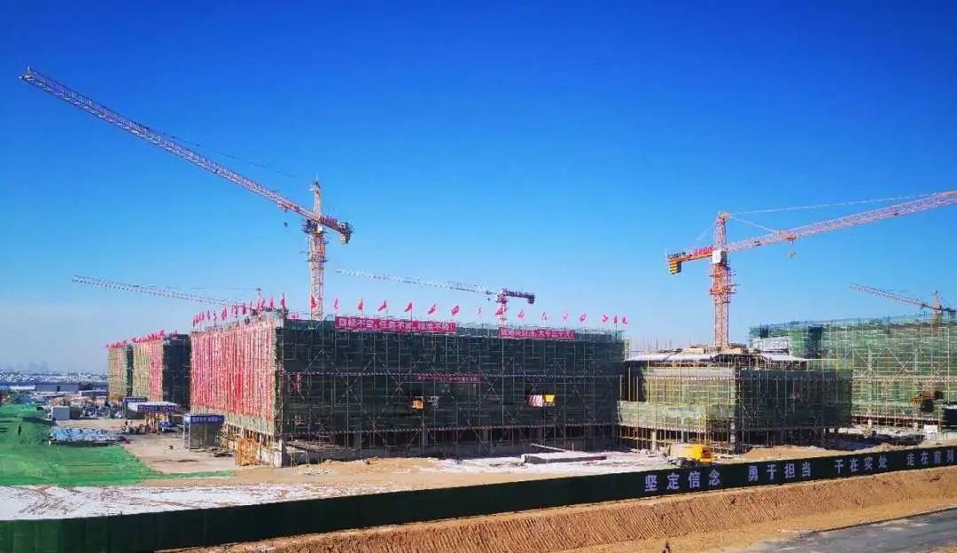 春光正好喚人勤，不待揚(yáng)鞭自?shī)^蹄